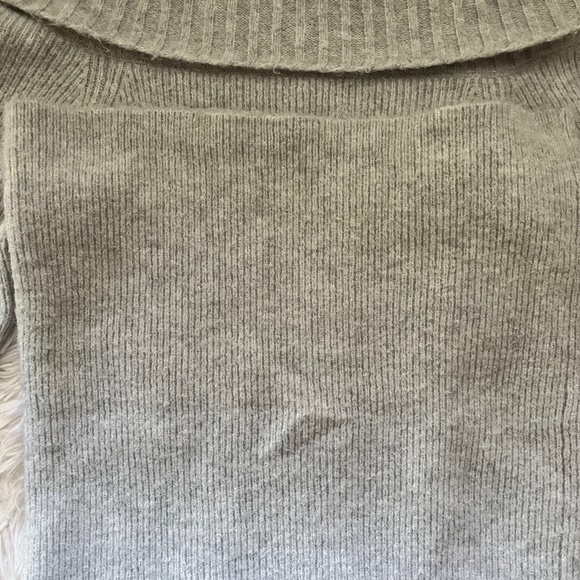 WILDFOX Gray Knit Sweater Dress. Size Small - Picture 8 of 9